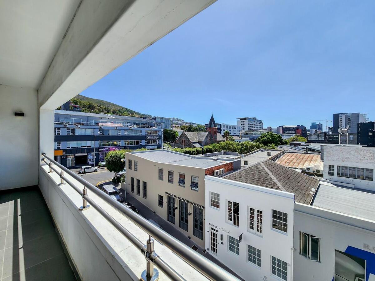 Modern & Vibrant 1 Bedroom Apartment! Apartment