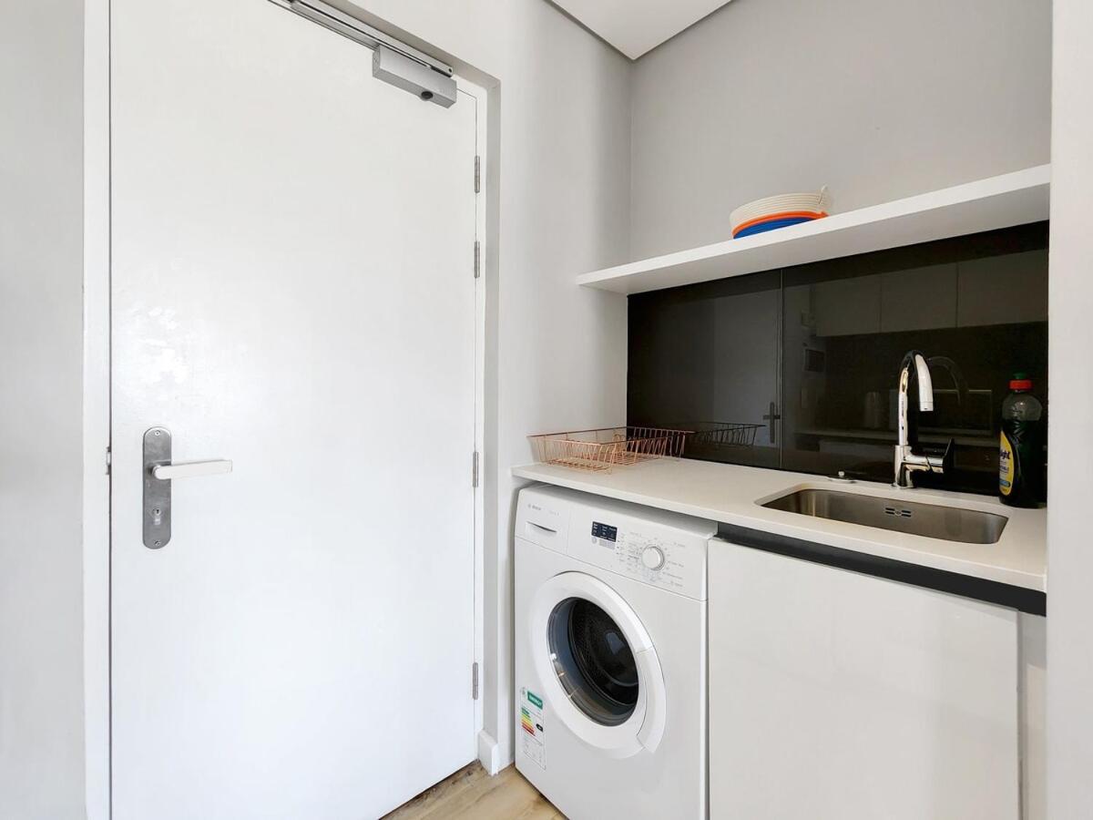 Modern & Vibrant 1 Bedroom Apartment! Apartment *