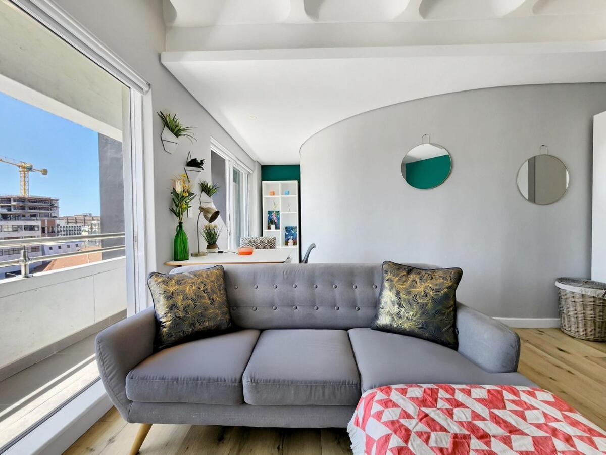 Apartment Modern & Vibrant 1 Bedroom Apartment! *