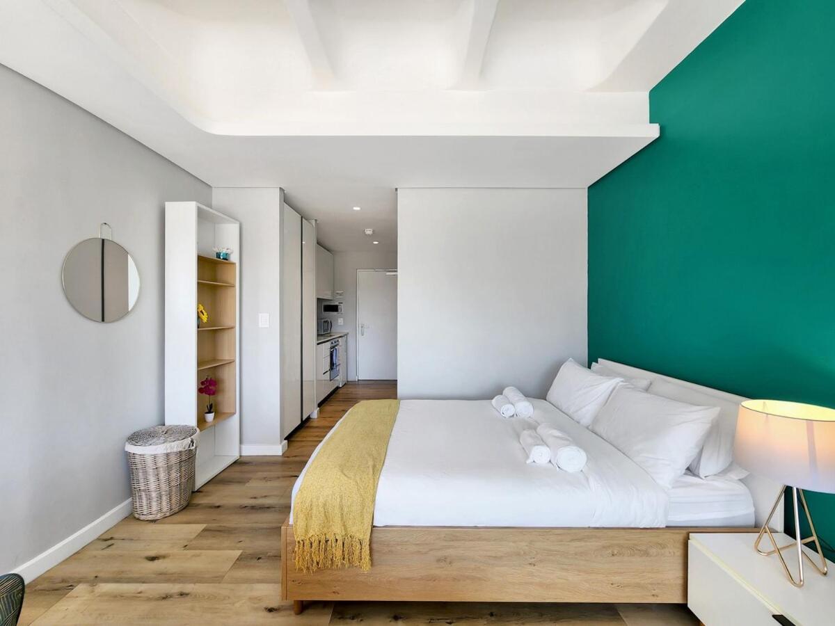 Apartment Modern & Vibrant 1 Bedroom Apartment!