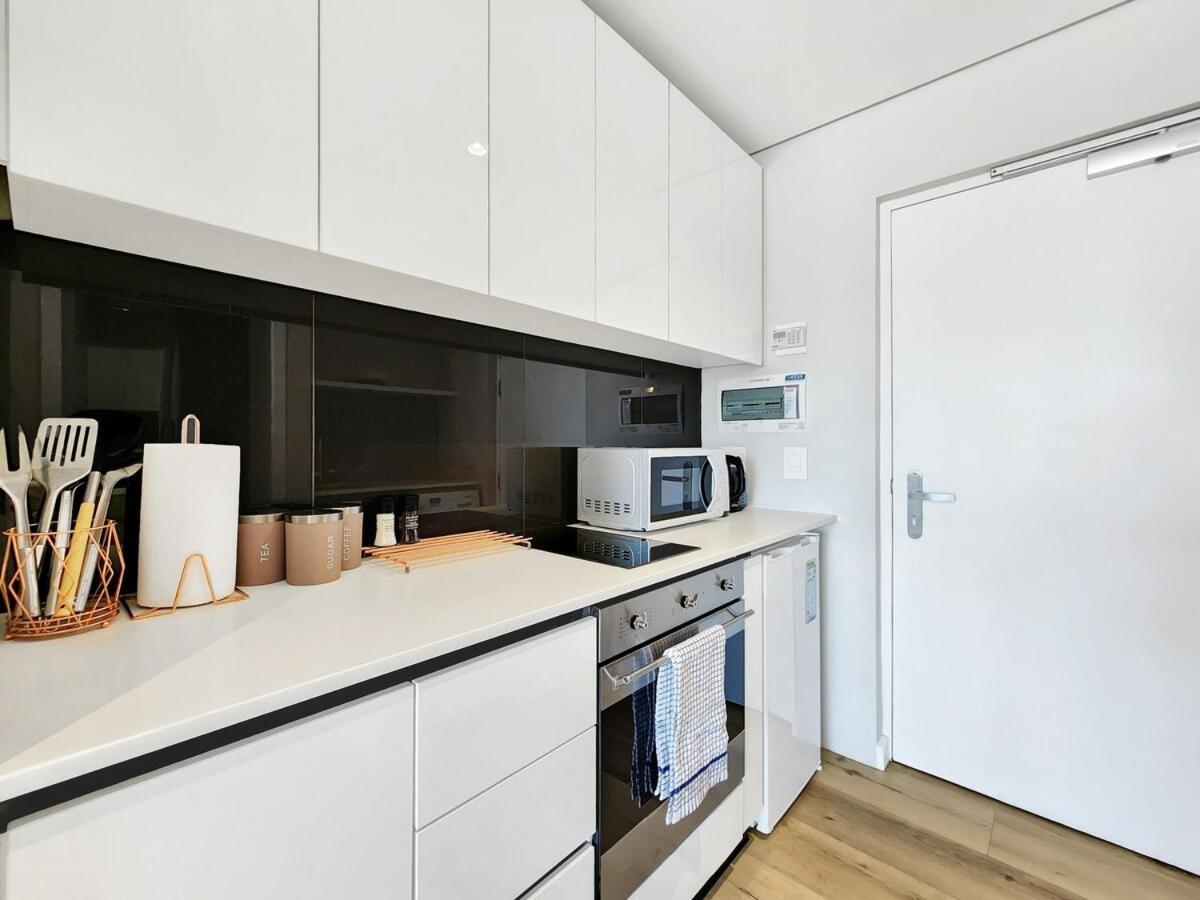 Modern & Vibrant 1 Bedroom Apartment! *
