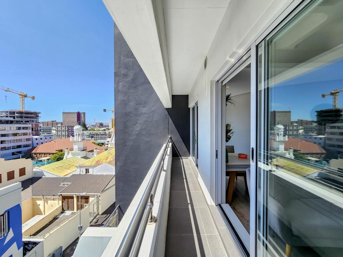 Apartment Modern & Vibrant 1 Bedroom Apartment!
